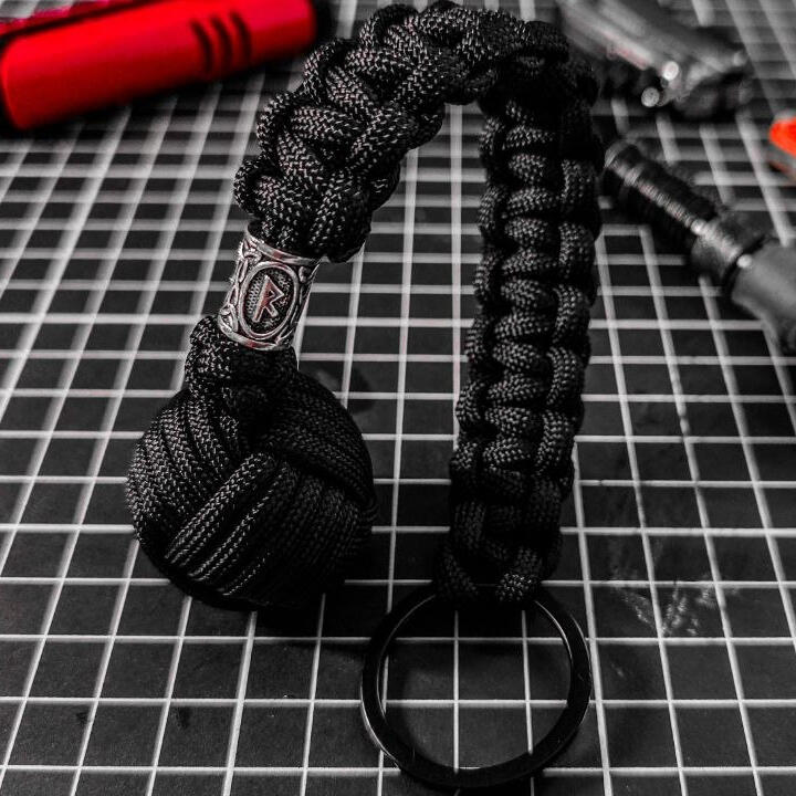 Mokeys fist Key Ring with a choice of bead. Attached using a standard key ring clasp