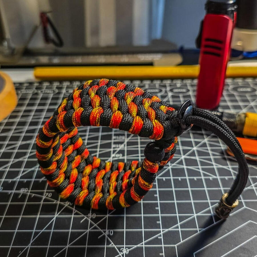 Handmade pull-tight Quadlobite bracelet, built for a secure fit and everyday wear.